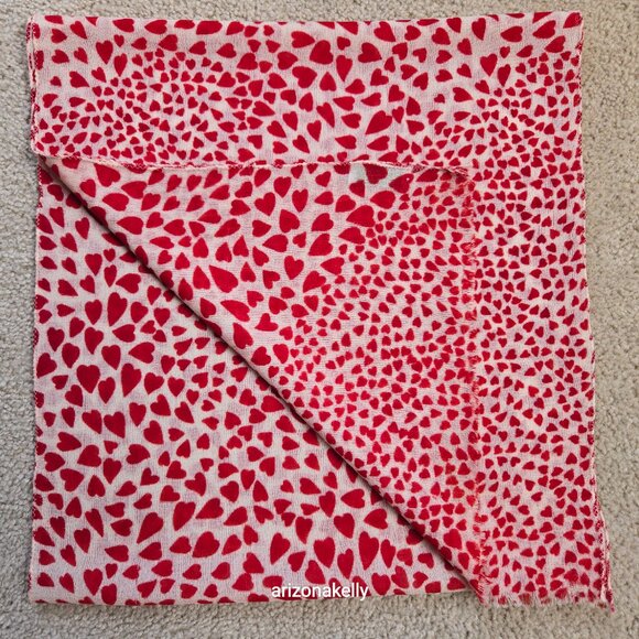 100% Wool Oblong Scarf With Heart Design - Picture 10 of 10